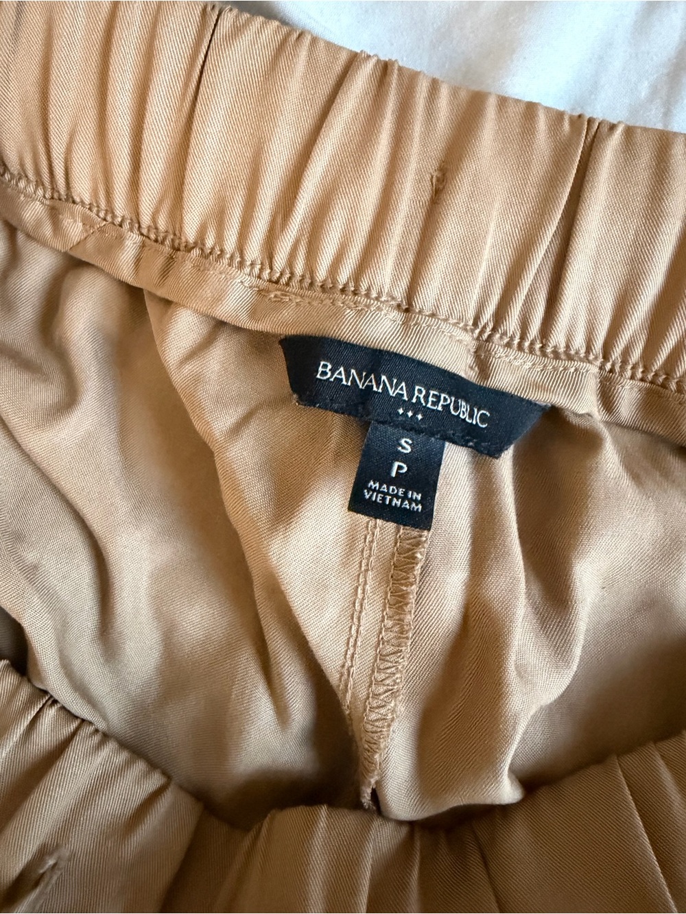 Banana Republic Women’s Khaki Cargo jogger Pant